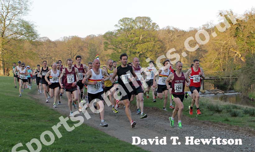 Start of the Les Allcorn Memorial 10k, Alnwick.